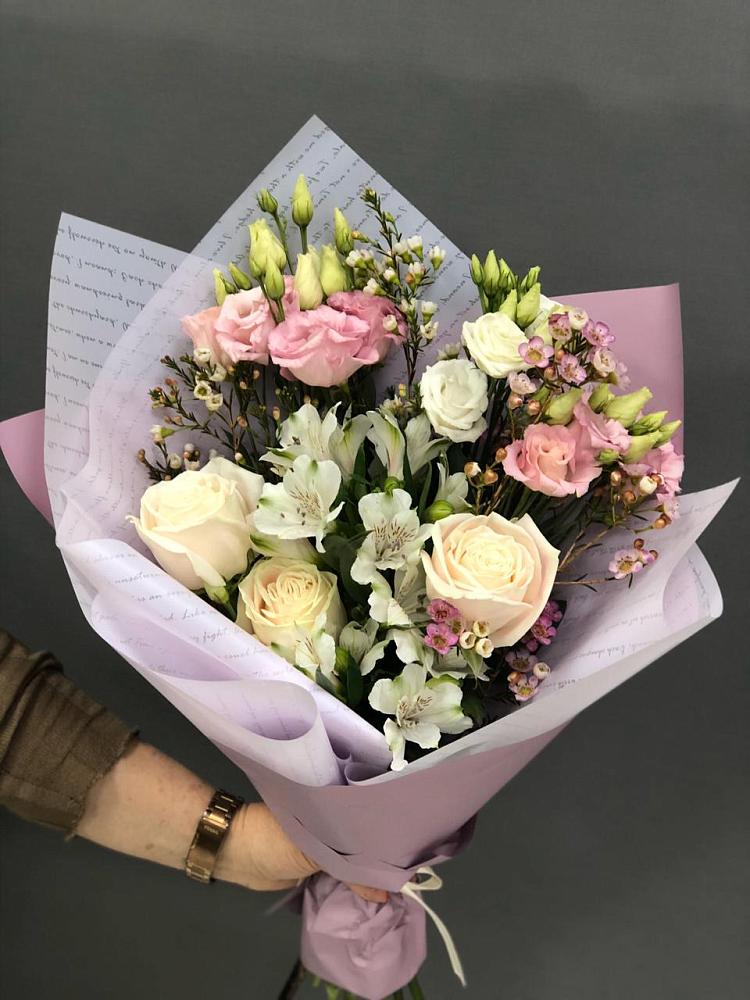 Букет цветов из: Альстромерии, Розы и Лизиантусы в Дивном