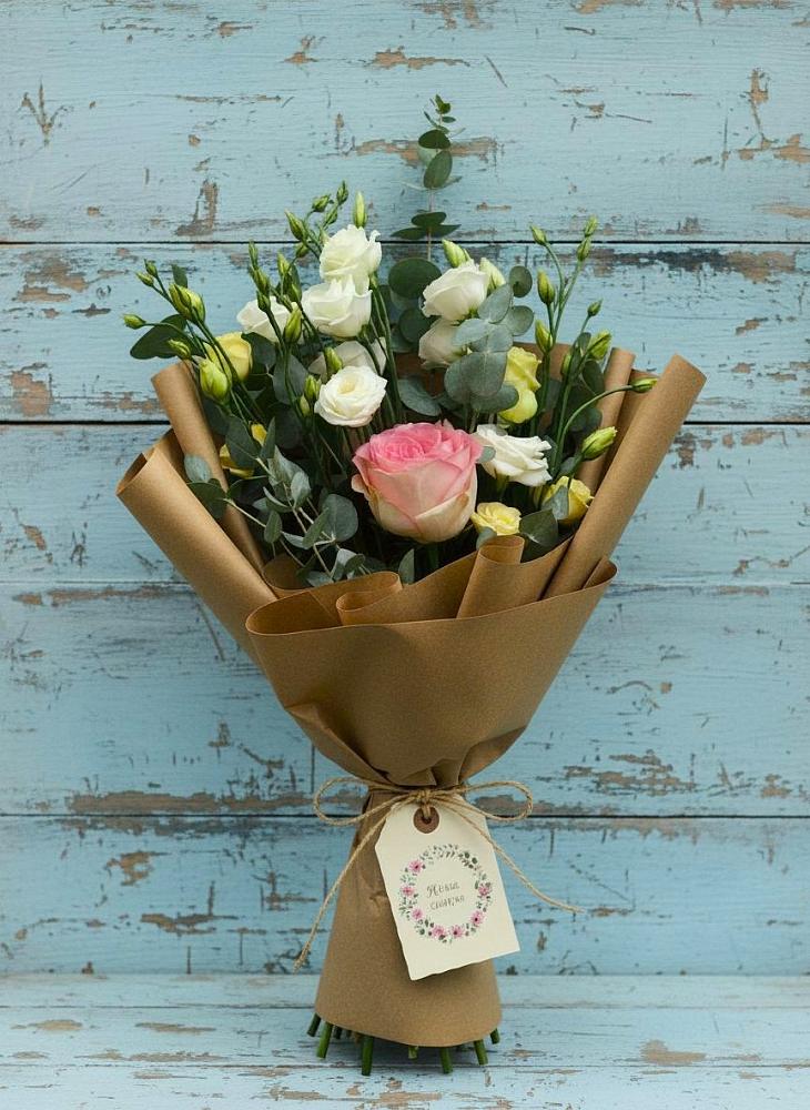 Букет цветов из: Розы и Лизиантусы в Дивном