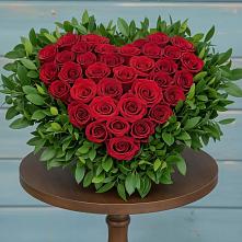 Цветочная композиция из Розы в виде сердца в Дивном