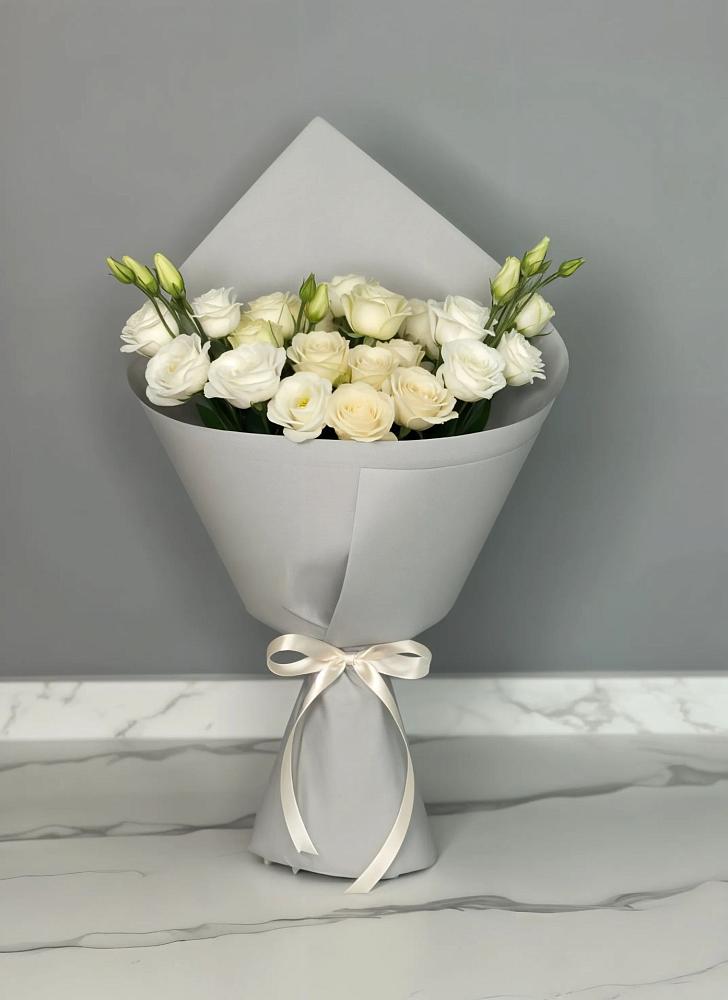 Букет цветов из: Розы и Лизиантусы в Дивном