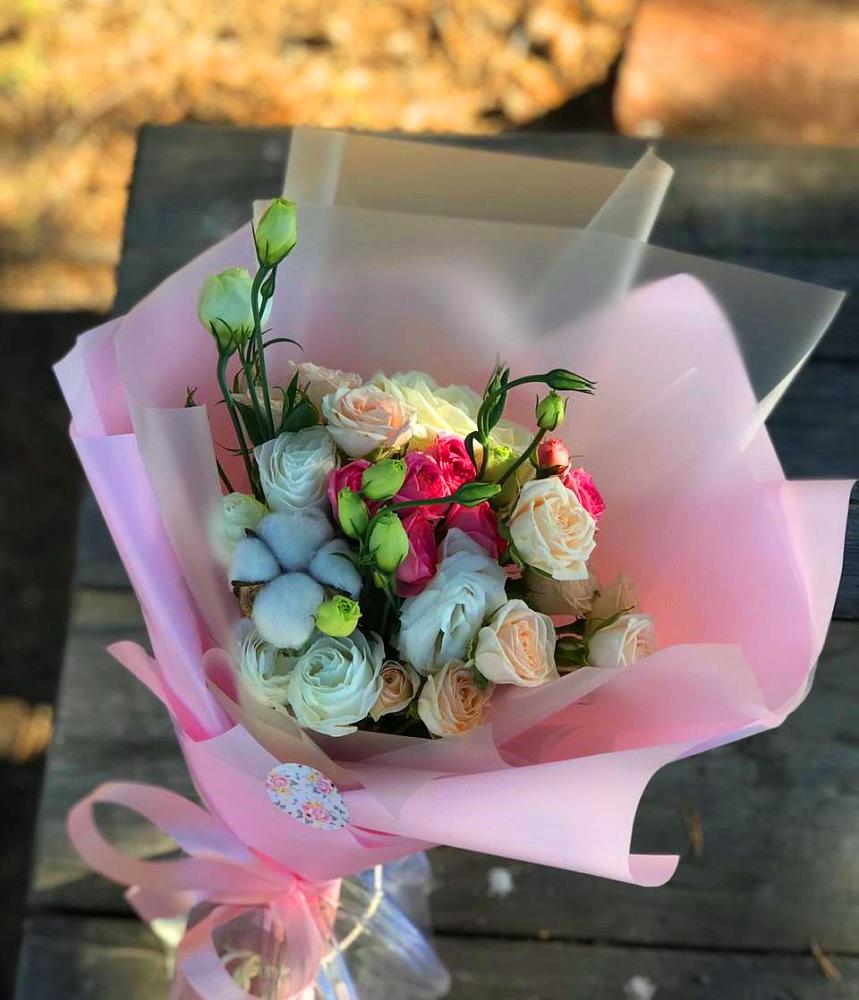 Букет цветов из: Розы и Лизиантусы в Дивном