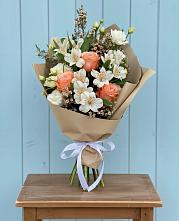 Букет цветов из:  Альстромерии, Лизиантусы, Розы и Хризантемы в Дивном