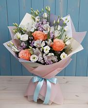 Букет цветов из:  Лизиантусы, Розы, Альстромерии и Гипсофила в Дивном