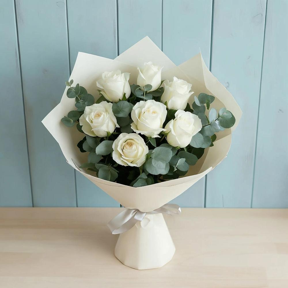Букет Белые розы в Эвкалипте в Дивном