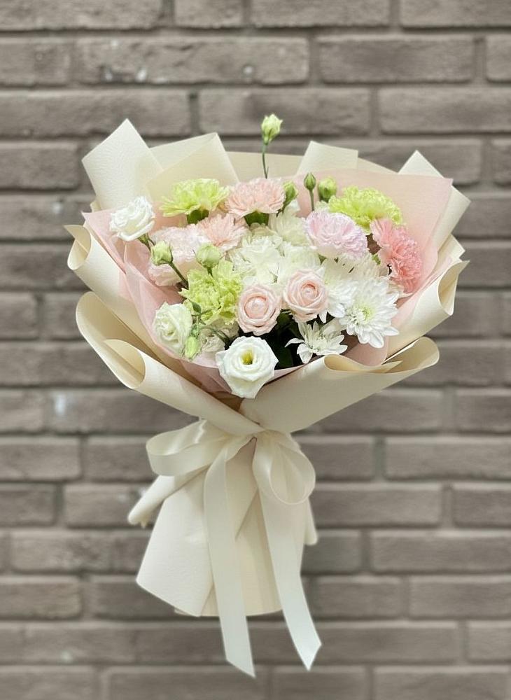 Букет цветов из: Гвоздики, Розы, Лизиантусы и Хризантемы в Дивном