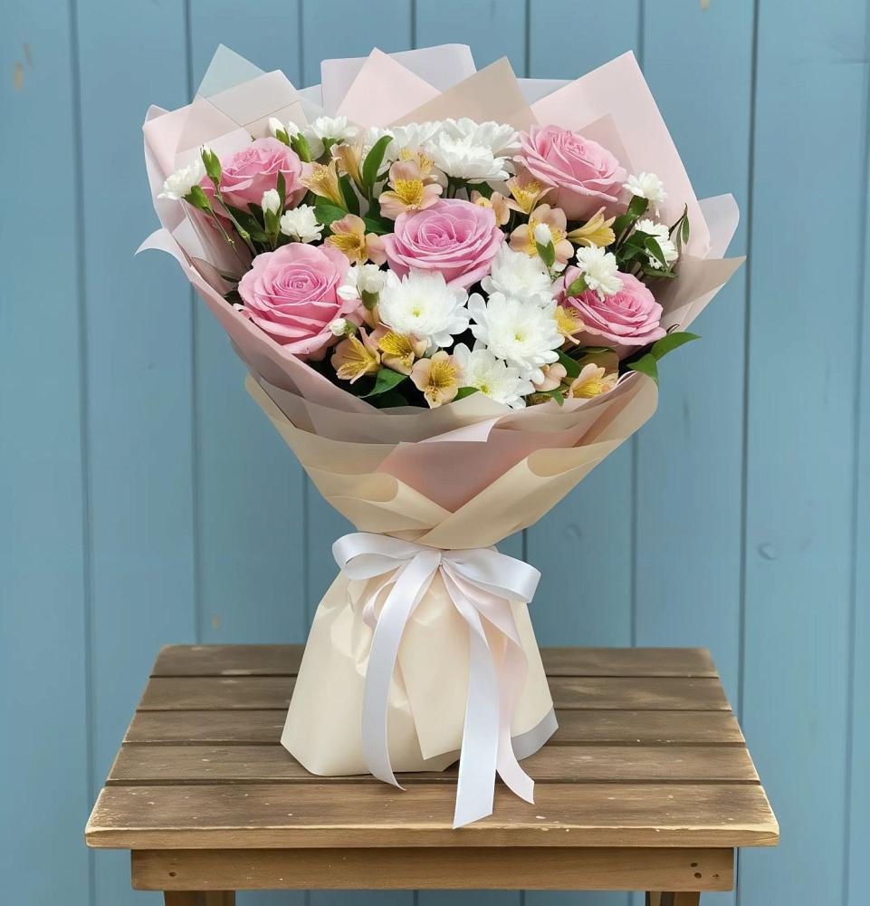 Букет цветов из: Гвоздики, Орхидеи и Розы в Дивном