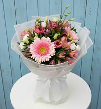 Букет цветов из:  Герберы, Альстромерии и Лизиантусы #REPLACE_PRED# Дивном