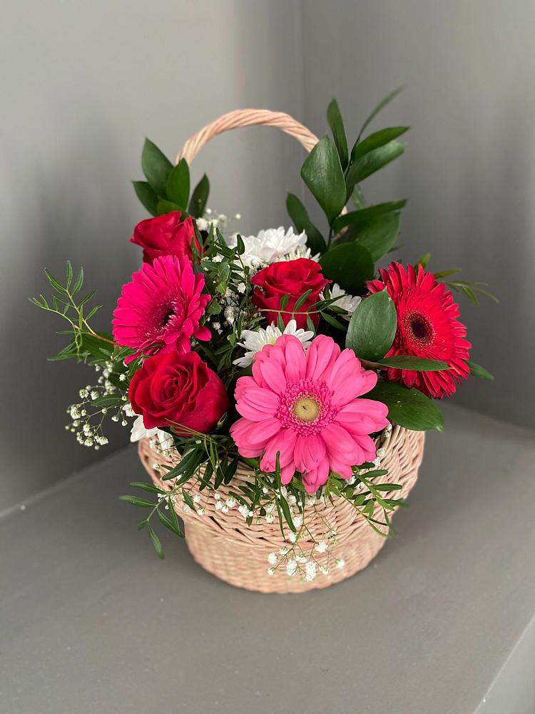Цветочная композиция из Розы, Хризантемы и Герберы в корзине в Дивном