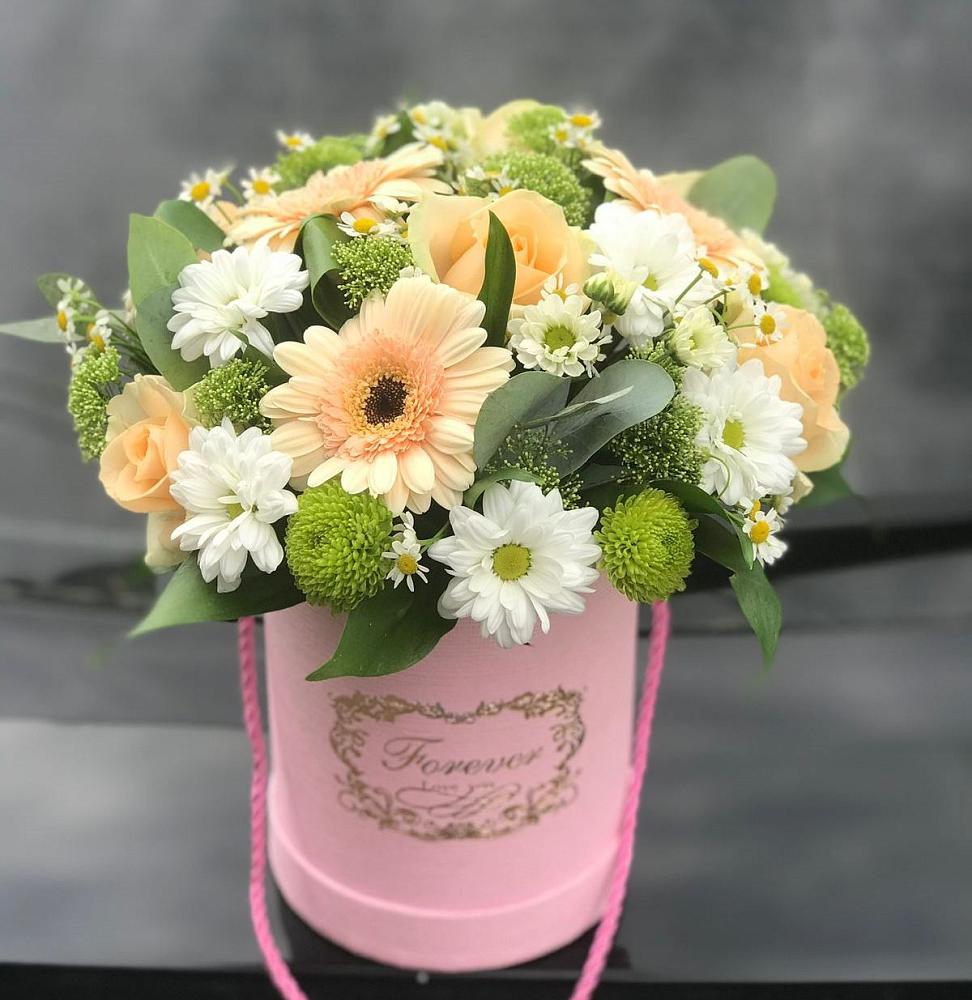 Цветочная композиция из Розы, Герберы и Хризантемы в шляпной коробке в Дивном