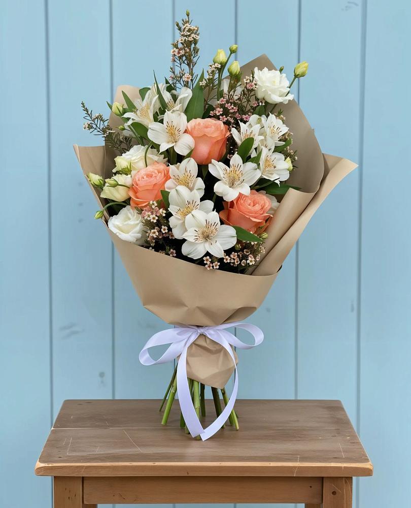 Букет цветов из: Альстромерии, Лизиантусы, Розы и Хризантемы в Дивном